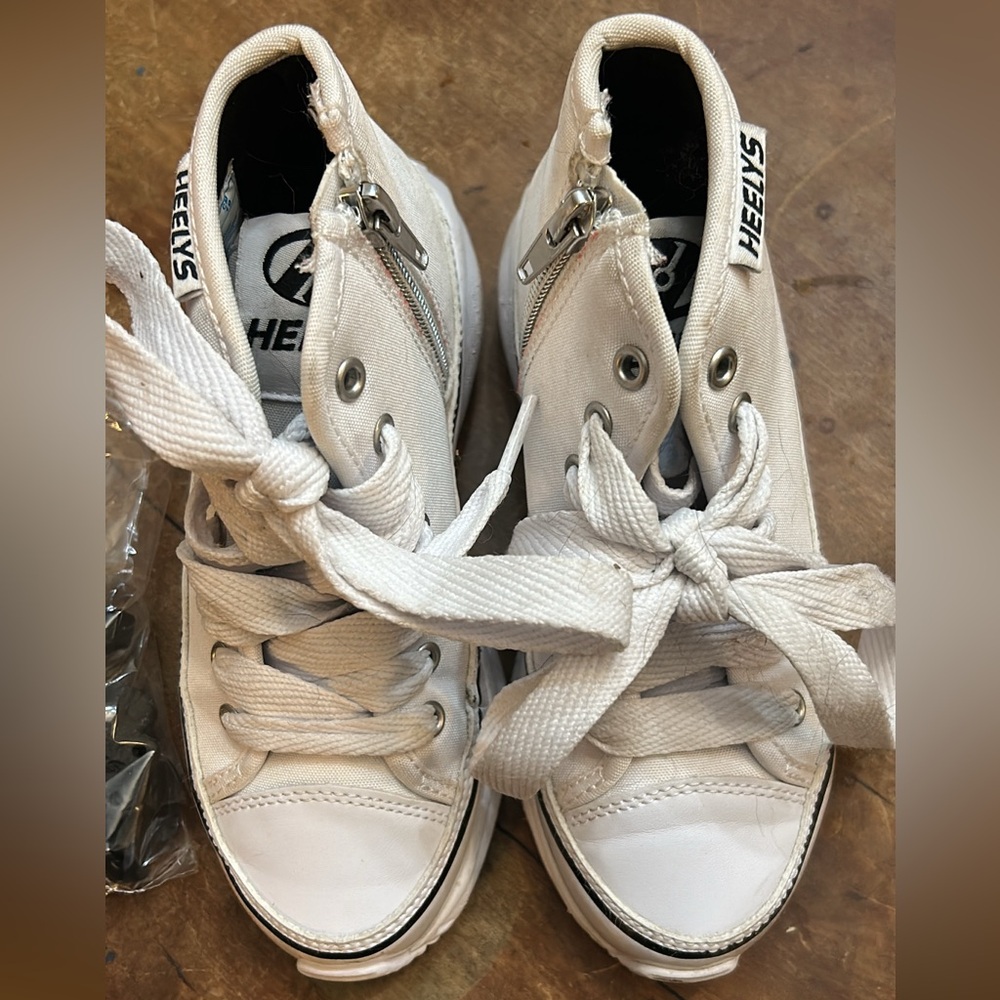 Heelys Veloz White High-Tops with Wheels, size 1